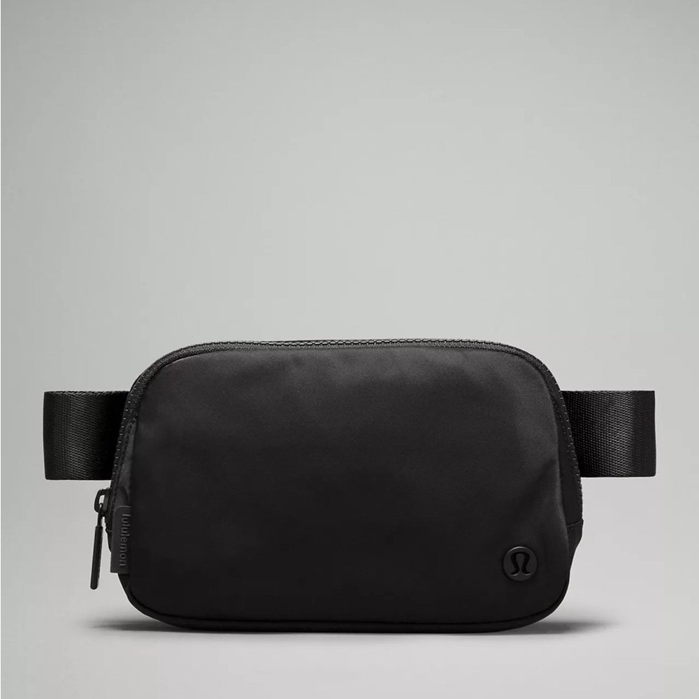 Lululemon everywhere belt bag